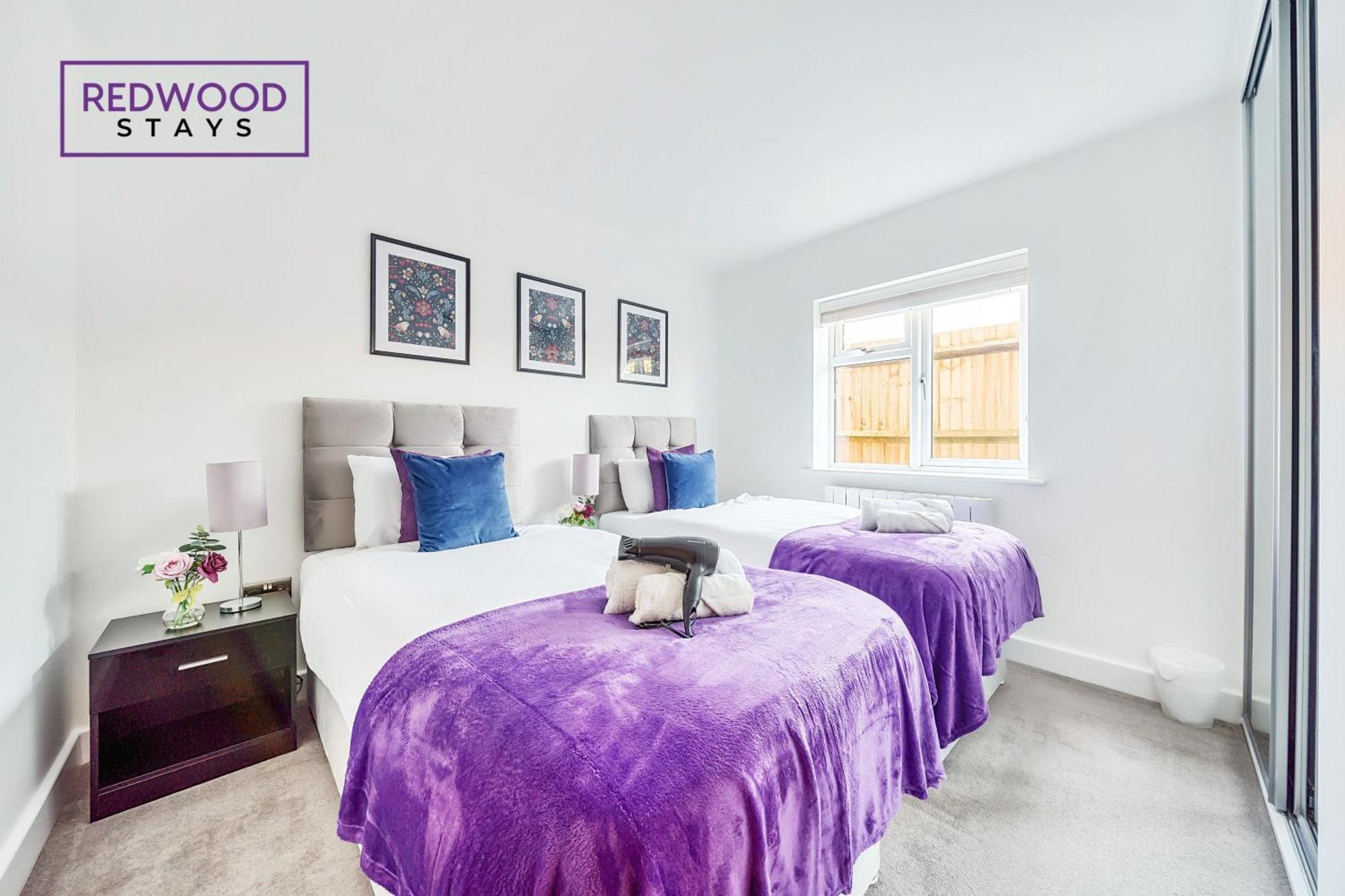 Modern Serviced Apartments For Contractors & Families With Free Parking, Wifi & Netflix By Redwood Stays ベージングストーク エクステリア 写真