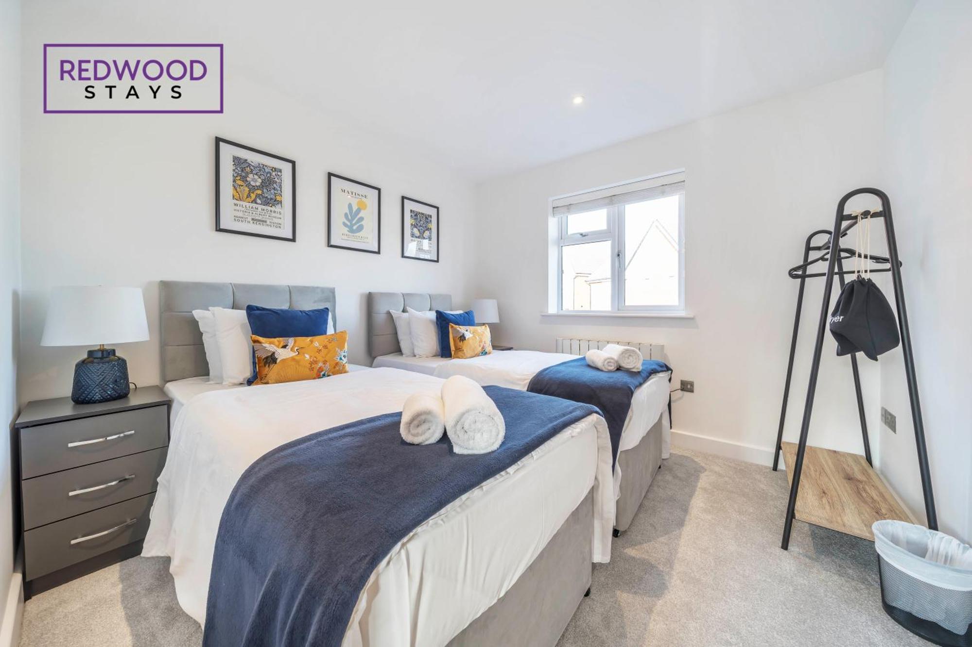 Modern Serviced Apartments For Contractors & Families With Free Parking, Wifi & Netflix By Redwood Stays ベージングストーク エクステリア 写真