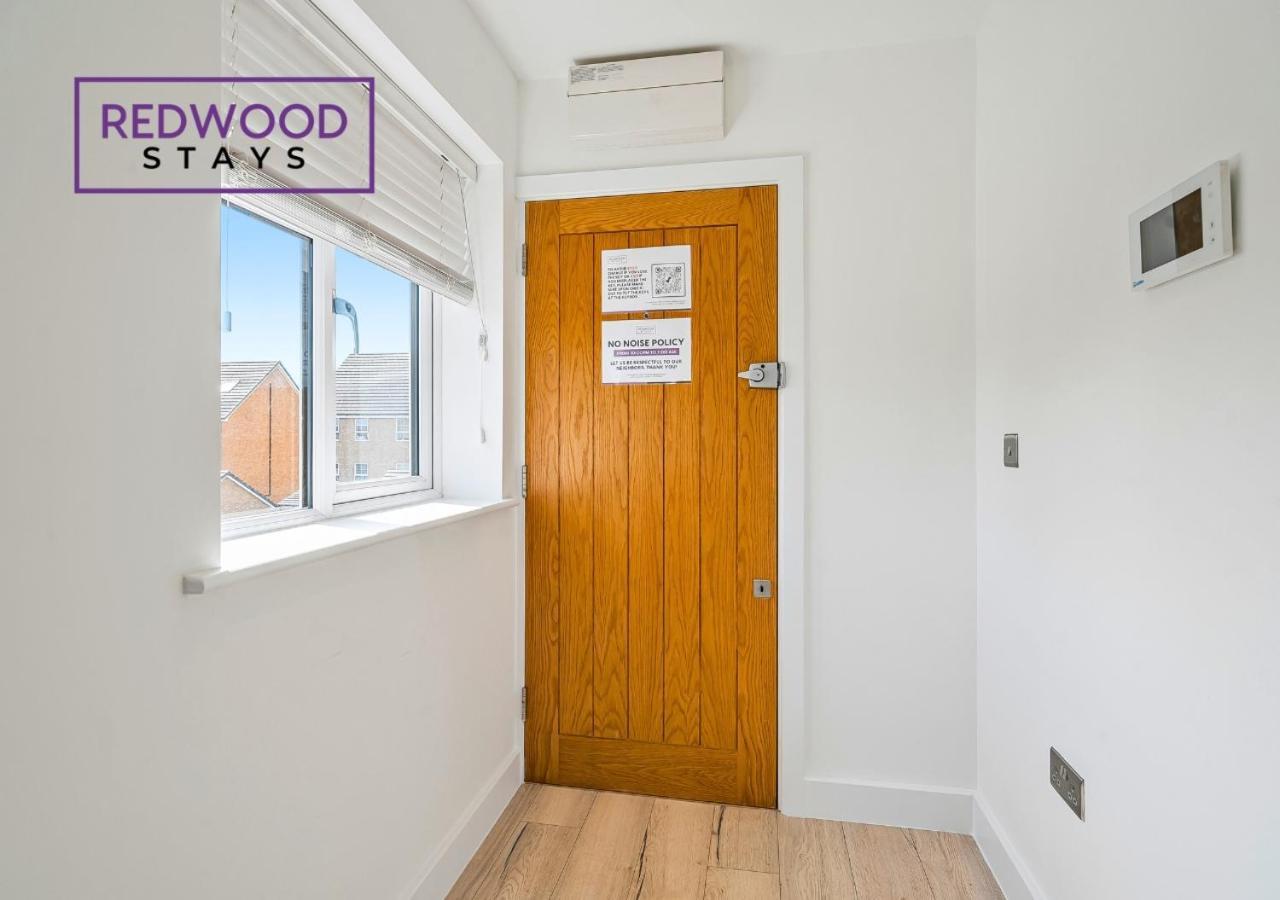 Modern Serviced Apartments For Contractors & Families With Free Parking, Wifi & Netflix By Redwood Stays ベージングストーク エクステリア 写真