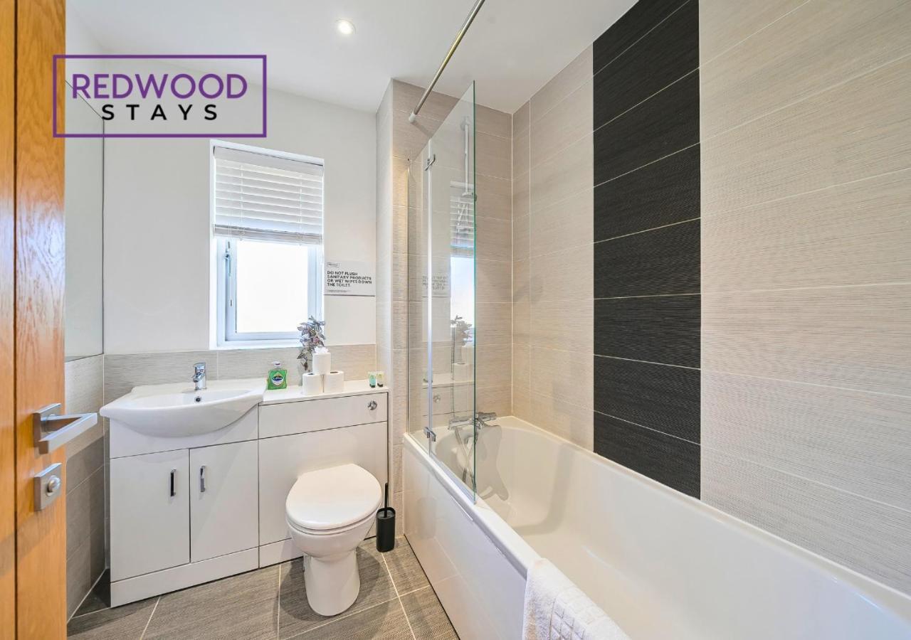 Modern Serviced Apartments For Contractors & Families With Free Parking, Wifi & Netflix By Redwood Stays ベージングストーク エクステリア 写真