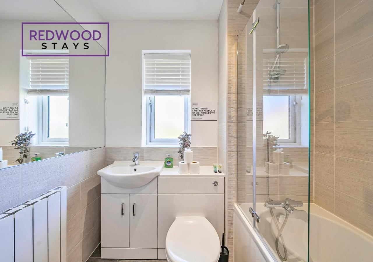 Modern Serviced Apartments For Contractors & Families With Free Parking, Wifi & Netflix By Redwood Stays ベージングストーク エクステリア 写真