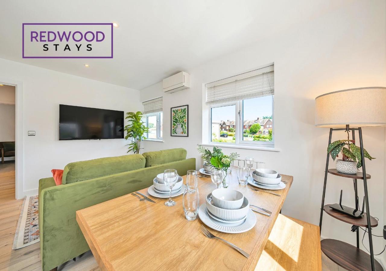 Modern Serviced Apartments For Contractors & Families With Free Parking, Wifi & Netflix By Redwood Stays ベージングストーク エクステリア 写真