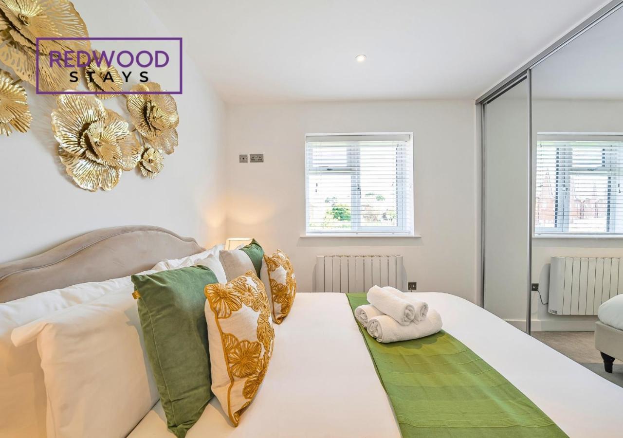 Modern Serviced Apartments For Contractors & Families With Free Parking, Wifi & Netflix By Redwood Stays ベージングストーク エクステリア 写真